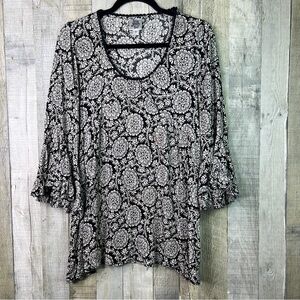 Ivy Jane Small Floral Blouse w/Bell Sleeves in Black & White